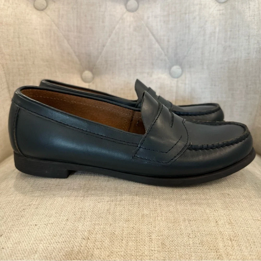 Eastland Classic II Women's 7M Navy Blue Penny Loafers Preppy Academia 3922 EUC!